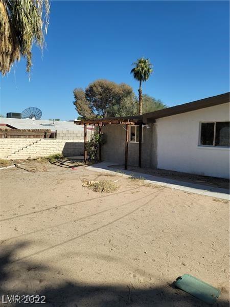 1413 Bryn Mawr Ave, Las Vegas, NV 89102 - view of front facade with stucco siding and a patio
