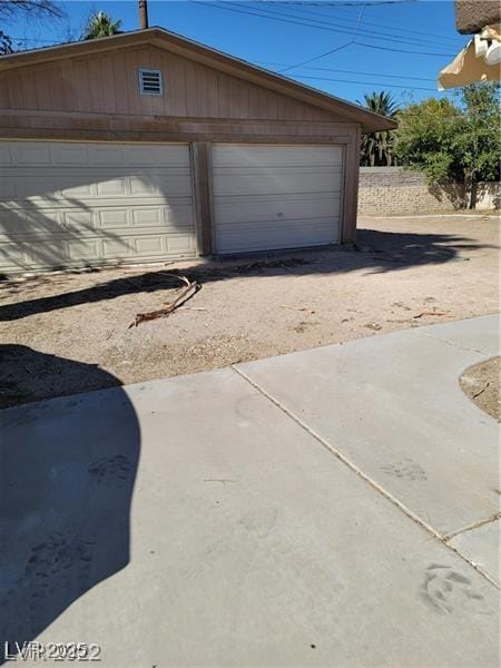 1413 Bryn Mawr Ave, Las Vegas, NV 89102 - view of garage