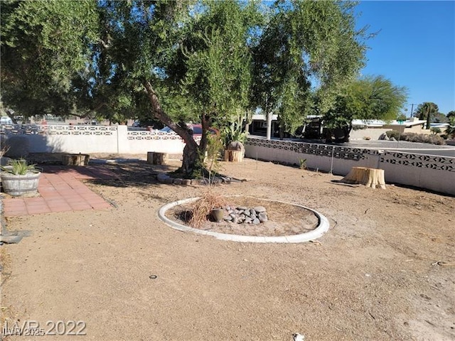 1413 Bryn Mawr Ave, Las Vegas, NV 89102 - view of yard