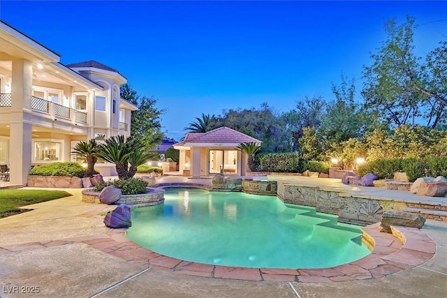 1809 White Hawk Ct, Las Vegas, NV 89134 - swimming pool with a patio area and an in-ground hot tub