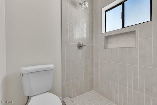 6204 Robin Hood Cir, Las Vegas, NV 89108 - bathroom featuring a tile shower and toilet