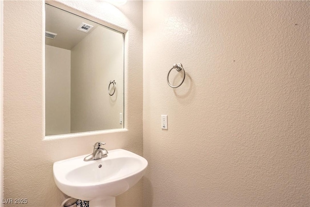 11625 Cabo Del Verde Ave, Las Vegas, NV 89138 - bathroom with a textured wall