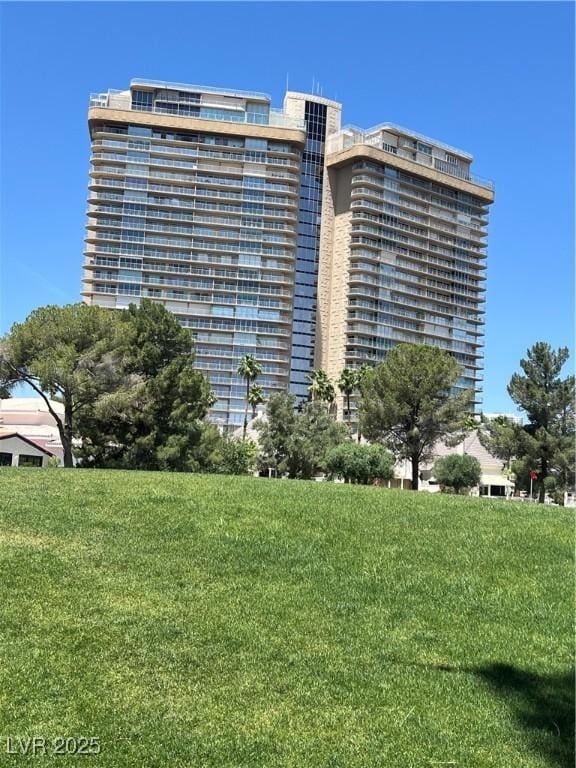 3111 Bel Air Dr Unit 22B, Las Vegas, NV 89109 - view of building exterior