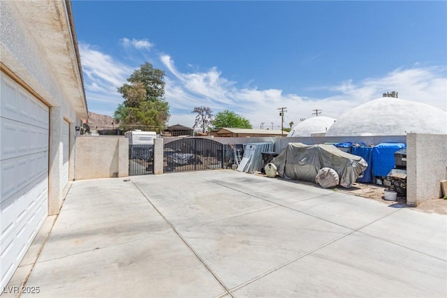 60 N Fogg St, Las Vegas, NV 89110 - view of patio featuring a gate