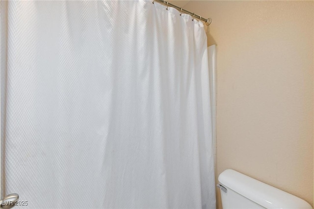 9039 Alex Creek Ave, Las Vegas, NV 89149 - bathroom with toilet and a shower with curtain