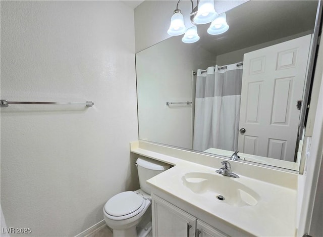 2035 E Warm Springs Rd Unit 1017, Las Vegas, NV 89119 - full bathroom with a chandelier, toilet, vanity, baseboards, and a shower with curtain