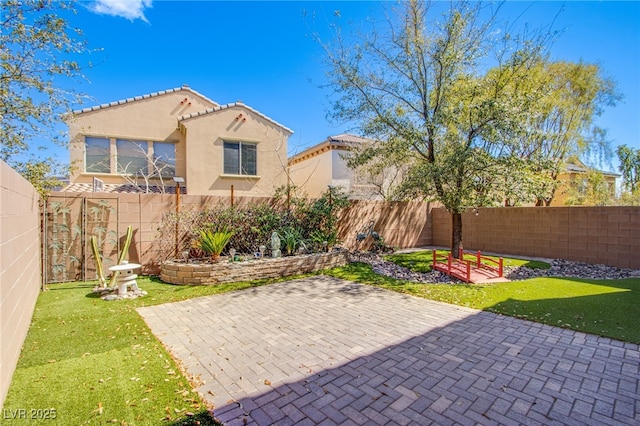 1794 Morro Vista Dr, Las Vegas, NV 89135 - view of patio / terrace