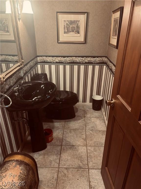 4178 Matterhorn Way, Las Vegas, NV 89124 - bathroom featuring toilet and wallpapered walls