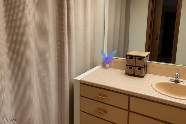 4178 Matterhorn Way, Las Vegas, NV 89124 - full bathroom featuring vanity and backsplash