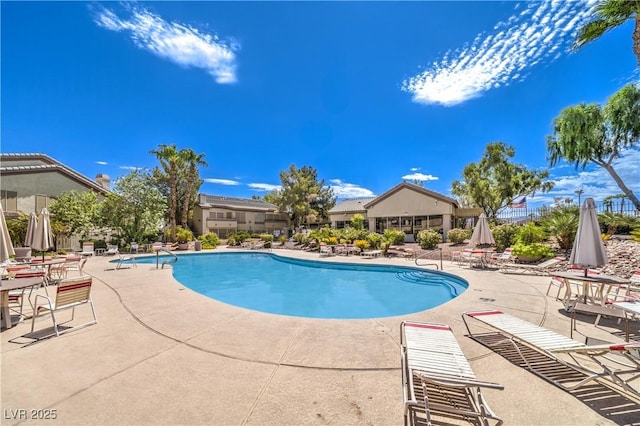 5710 E Tropicana Ave Unit 1114, Las Vegas, NV 89122 - community pool with a patio