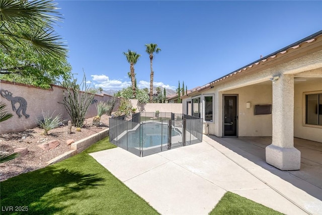 10113 Plomosa Pl, Las Vegas, NV 89134 - view of swimming pool featuring a fenced backyard and a patio area
