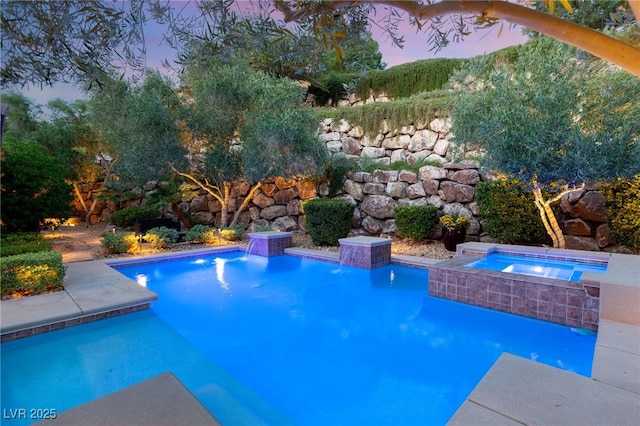 900 Cantura Mills Rd, Henderson, NV 89052 - outdoor pool featuring an in-ground hot tub