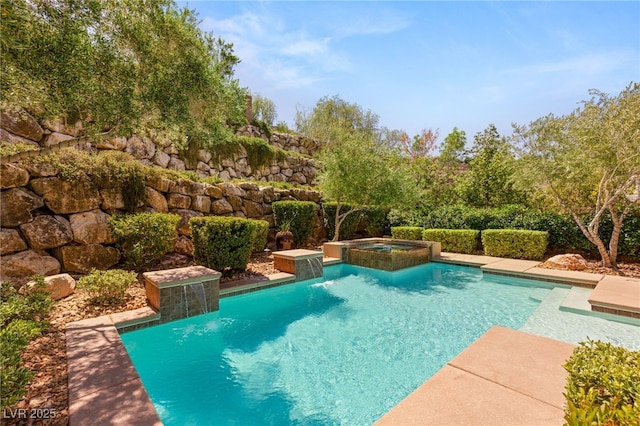 900 Cantura Mills Rd, Henderson, NV 89052 - outdoor pool with an in-ground hot tub