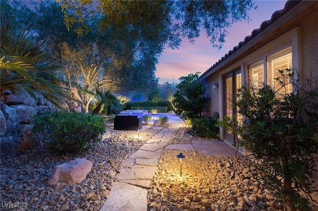 900 Cantura Mills Rd, Henderson, NV 89052 - yard at dusk featuring a patio area