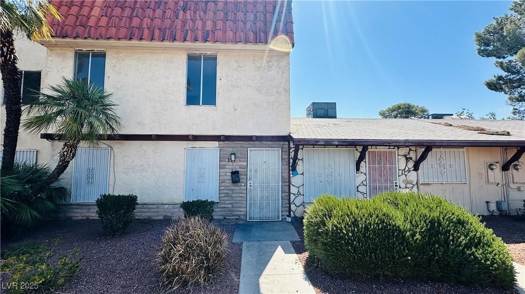 3974 Palos Verdes St, Las Vegas, NV 89119 - view of front of property with stucco siding and a tiled roof