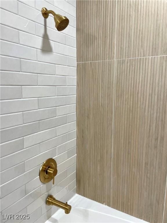 5191 Caliente St Unit 84, Las Vegas, NV 89119 - bathroom featuring bathing tub / shower combination