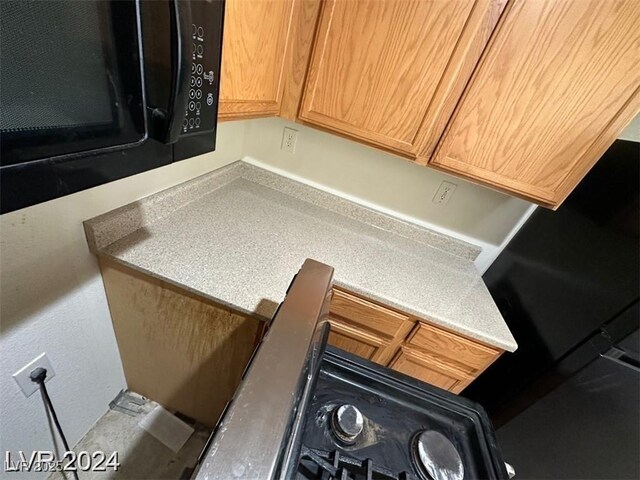 2711 Morning Break Ct, Las Vegas, NV 89142 - detailed view of black microwave