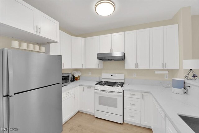2633 Spider Cactus Ct, Las Vegas, NV 89106 - kitchen featuring stainless steel appliances, under cabinet range hood, white cabinetry, and light wood-style floors