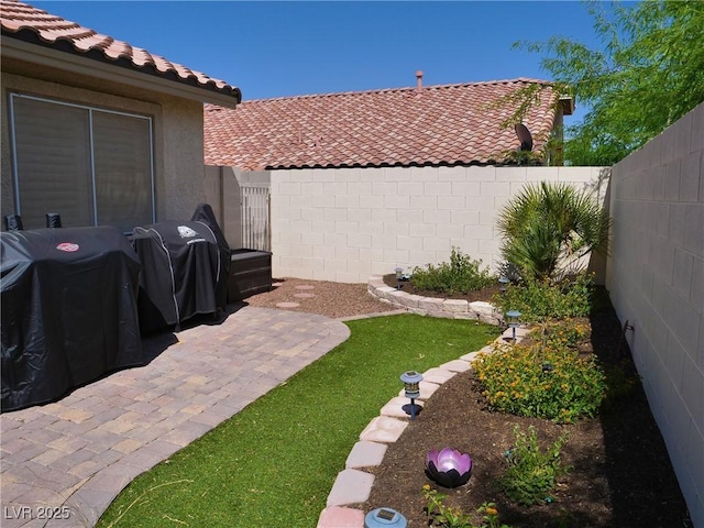 9705 Templemore Ave Unit 102, Las Vegas, NV 89129 - fenced backyard with a patio area