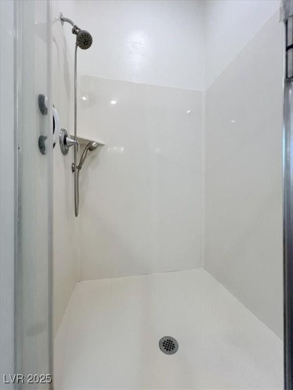 676 Otter Brook St, Henderson, NV 89011 - full bathroom with a shower stall