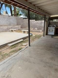 5389 Spencer St, Las Vegas, NV 89119 - view of patio / terrace