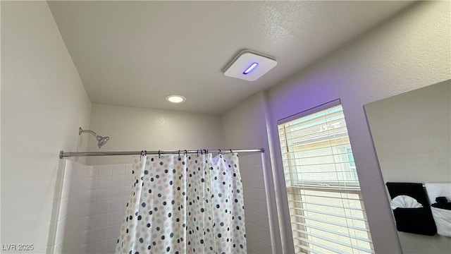 2924 Sunday Silence Rd, North Las Vegas, NV 89086 - bathroom with a shower with curtain and recessed lighting