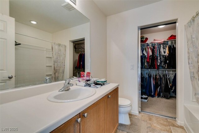 7645 Interlace St, Las Vegas, NV 89149 - full bath featuring toilet, vanity, a walk in closet, a tub to relax in, and a shower with curtain