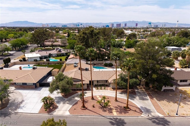 4219 E Pinecrest Cir, Las Vegas, NV 89121 - view of urban area featuring a mountainous background and a pool area