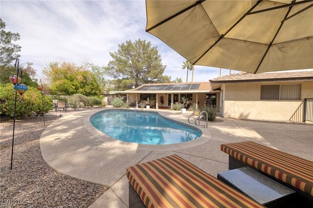 4219 E Pinecrest Cir, Las Vegas, NV 89121 - outdoor pool with a patio