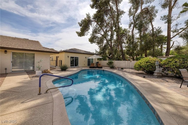 4219 E Pinecrest Cir, Las Vegas, NV 89121 - view of swimming pool featuring a patio
