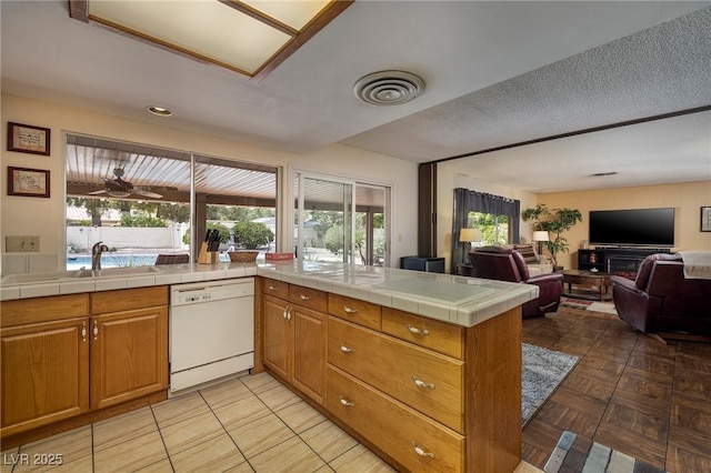 4219 E Pinecrest Cir, Las Vegas, NV 89121 - kitchen featuring dishwasher, open floor plan, a peninsula, and plenty of natural light