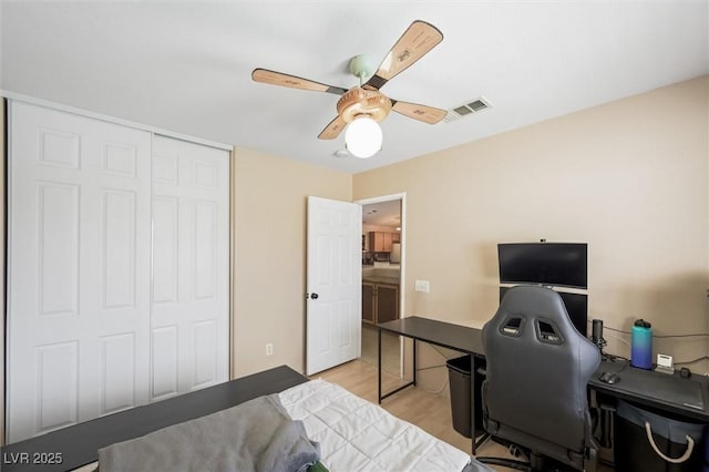 3121 Fontana Colony Ct, North Las Vegas, NV 89031 - bedroom featuring a desk, a closet, light wood-style floors, and a ceiling fan
