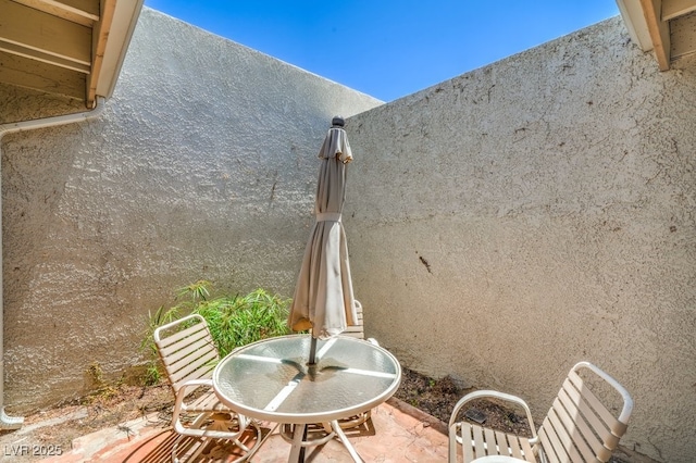5713 Whiteridge Ave, Las Vegas, NV 89107 - view of patio / terrace
