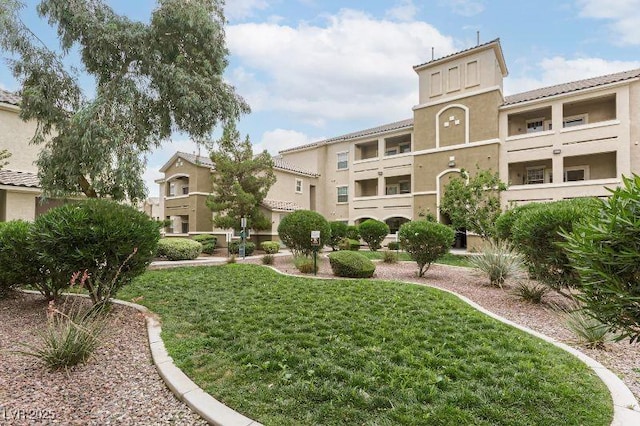 8777 Maule Ave Unit 3116, Las Vegas, NV 89148 - surrounding community with a lawn