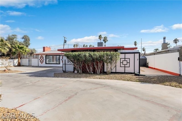 1589 Silver Mesa Way, Las Vegas, NV 89169 - single story home featuring driveway and a gate