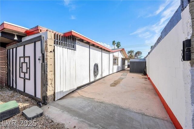 1589 Silver Mesa Way, Las Vegas, NV 89169 - view of side of home