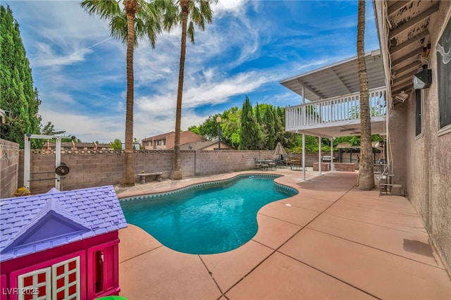 601 Cragin Park Dr, Las Vegas, NV 89107 - view of swimming pool with a patio area and a fenced backyard