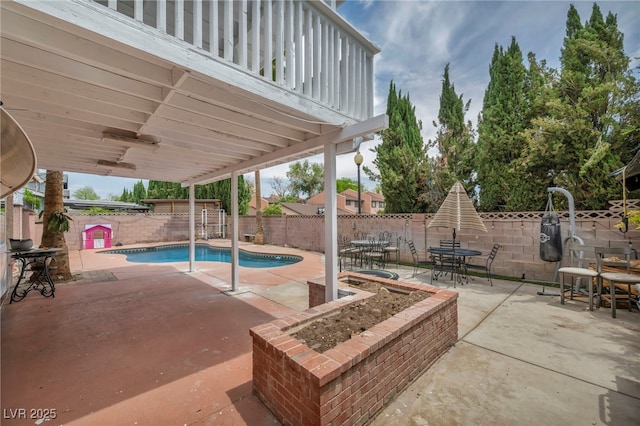 601 Cragin Park Dr, Las Vegas, NV 89107 - view of pool featuring a patio area, outdoor dining area, and a fenced backyard