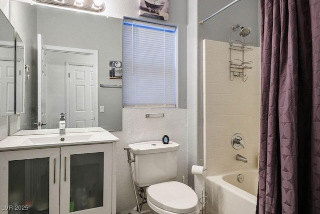 499 Eagle Vista Dr, Henderson, NV 89012 - full bath with toilet, shower / tub combo with curtain, and vanity