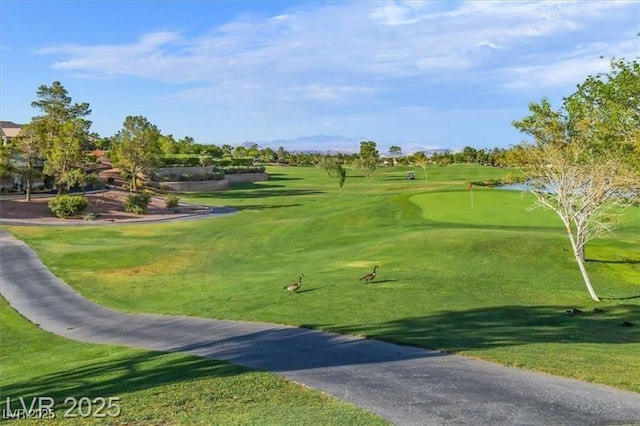 499 Eagle Vista Dr, Henderson, NV 89012 - surrounding community featuring golf course view, a yard, and an area to practice putting