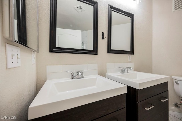 7400 W Flamingo Rd Unit 1082, Las Vegas, NV 89147 - bathroom with two vanities and decorative backsplash