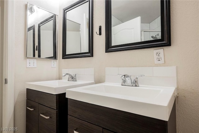 7400 W Flamingo Rd Unit 1082, Las Vegas, NV 89147 - bathroom featuring two vanities