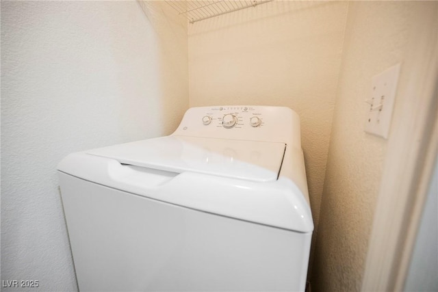 7400 W Flamingo Rd Unit 1082, Las Vegas, NV 89147 - laundry area with washer / dryer and a textured wall