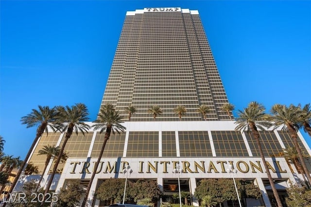 2000 N Fashion Show Dr Unit 5326, Las Vegas, NV 89109 - view of building exterior