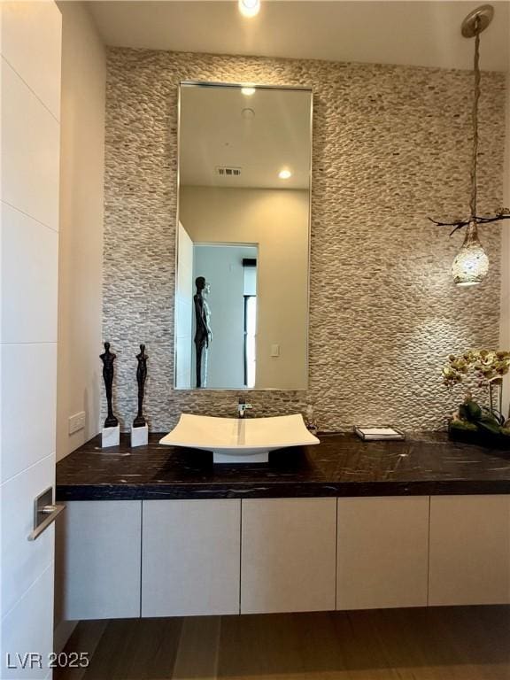 358 Solitude Peak Ln, Henderson, NV 89012 - full bathroom with tile walls, vanity, and tasteful backsplash