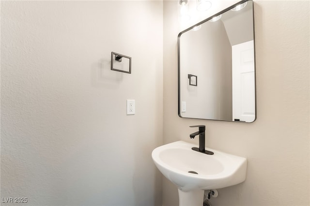 6260 Castle Kennedy St, Henderson, NV 89011 - bathroom featuring a sink