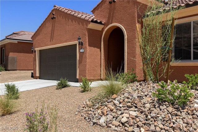 1398 Pin Cushion Rdg, Mesquite, NV 89034 - mediterranean / spanish home featuring stucco siding, a garage, a tile roof, and concrete driveway
