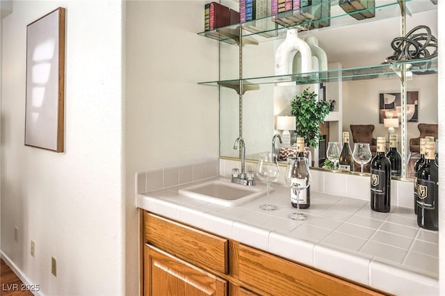 8428 Apple Hill Ct, Las Vegas, NV 89128 - bar with a sink