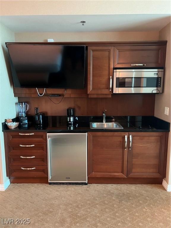 125 E Harmon Ave Unit 2918, Las Vegas, NV 89109 - bar featuring stainless steel microwave, fridge, a sink, and baseboards