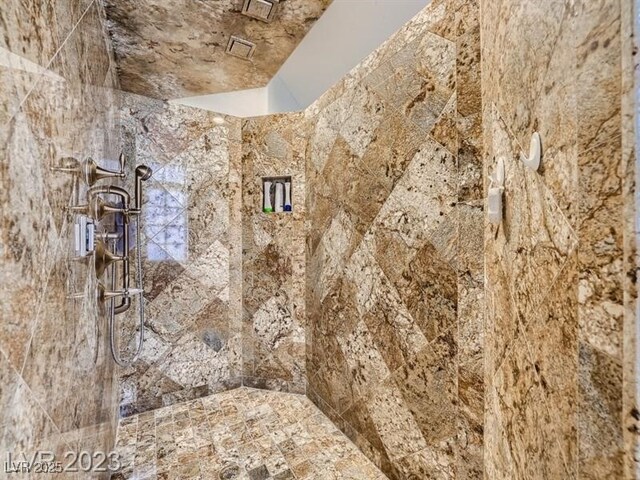 9718 Camino Capistrano Ln, Las Vegas, NV 89147 - bathroom with a tile shower